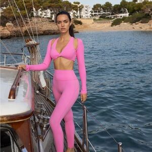 HIGH-WAIST TRAINING LEGGING- never worn, like new.